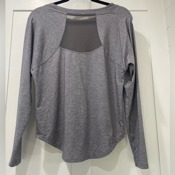 Athleta Long Sleeve Top Size XS - Picture 2 of 3
